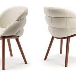 poltroncina Camilla è il perfetto esempio di sedia con braccioli imbottita
