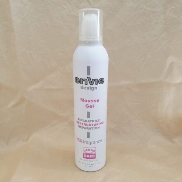 Mousse riparatrice per capelli trattati