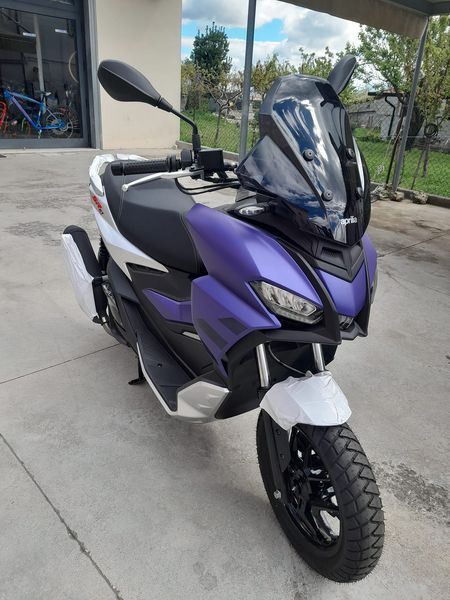 Scooter APRILIA SR GT , cilindrata 125 cc.