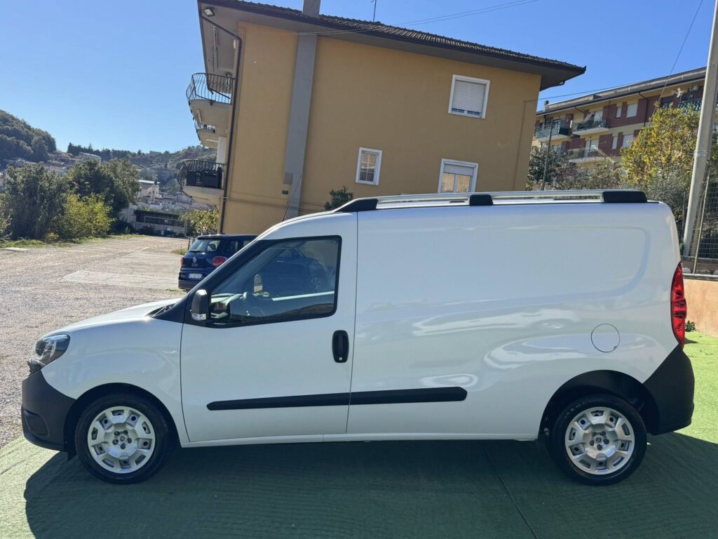 Fiat Doblò 1.6 MJT 105CV MAXI SX 3 posti - Image 2