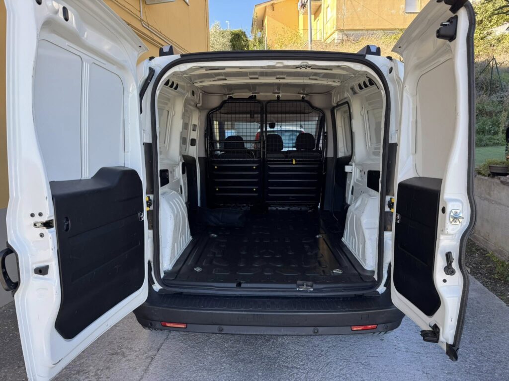 Fiat Doblò 1.6 MJT 105CV MAXI SX 3 posti - Image 11