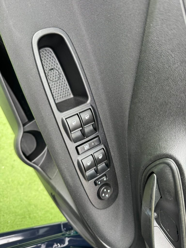 Fiat Punto 1.3 mjet 95 cv 5 porte - Image 10