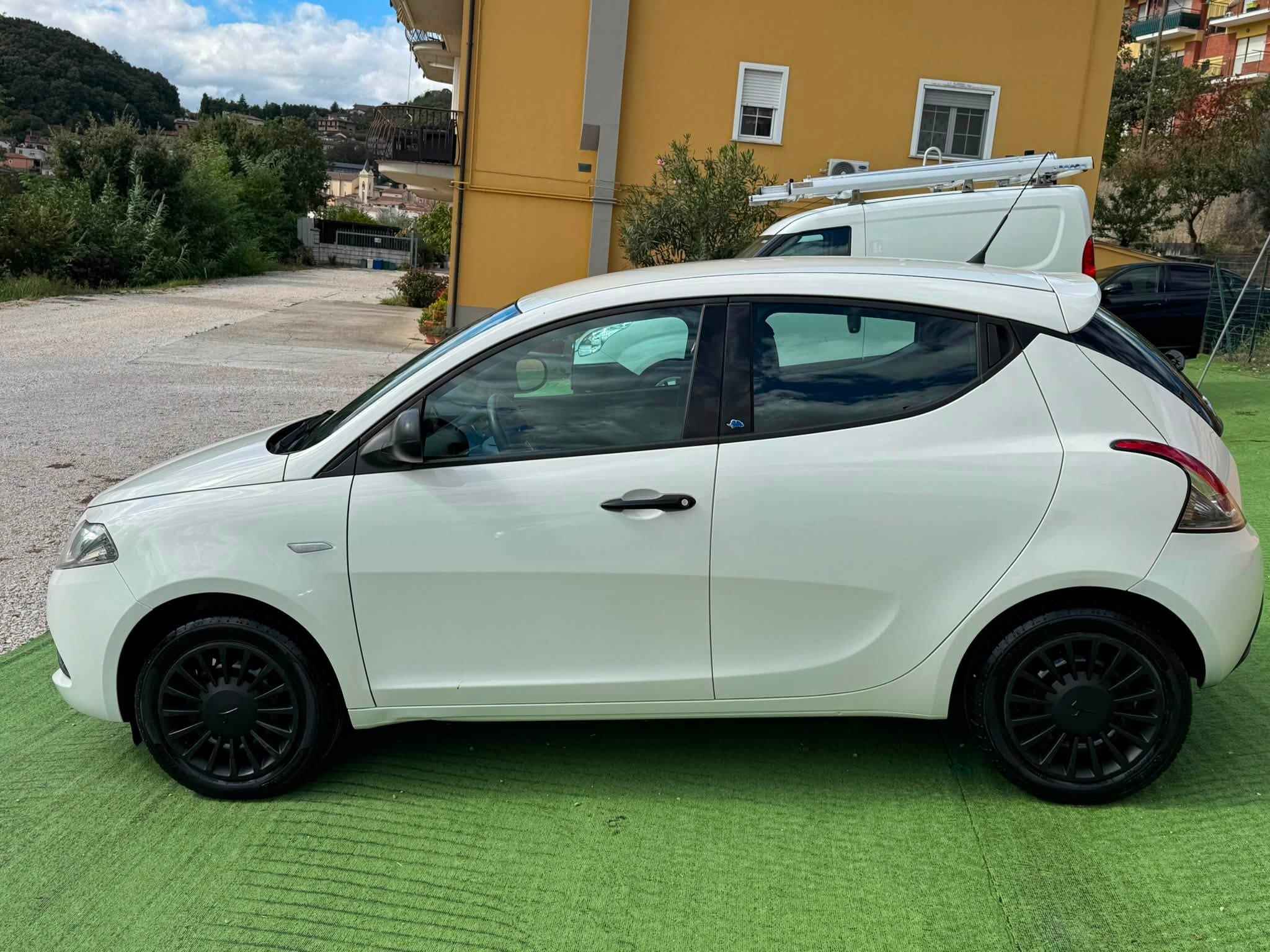 Lancia Ypsilon 1.2 69 CV - Image 4