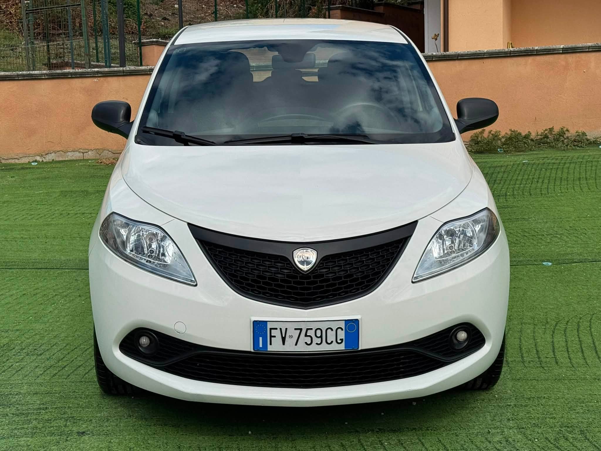 Lancia Ypsilon 1.2 69 CV - Image 2